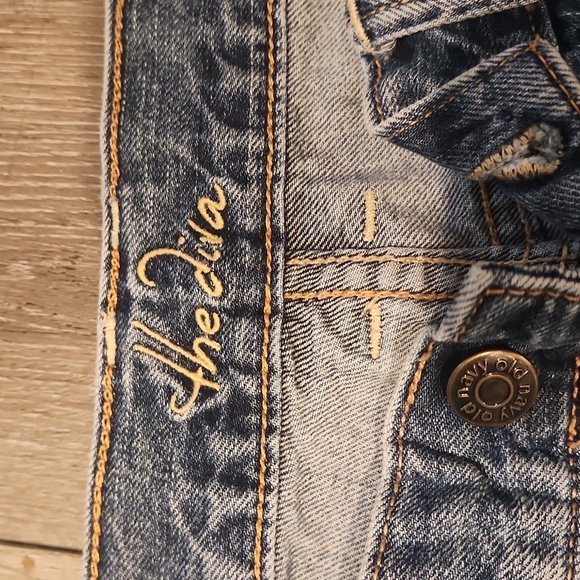 The Diva Distressed Women's Jeans - Picture 3 of 6